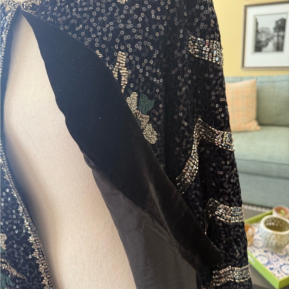 Exquisite embroidered & beaded jacket with flared sleeves. Worn once. Size XL - Picture 6 of 11